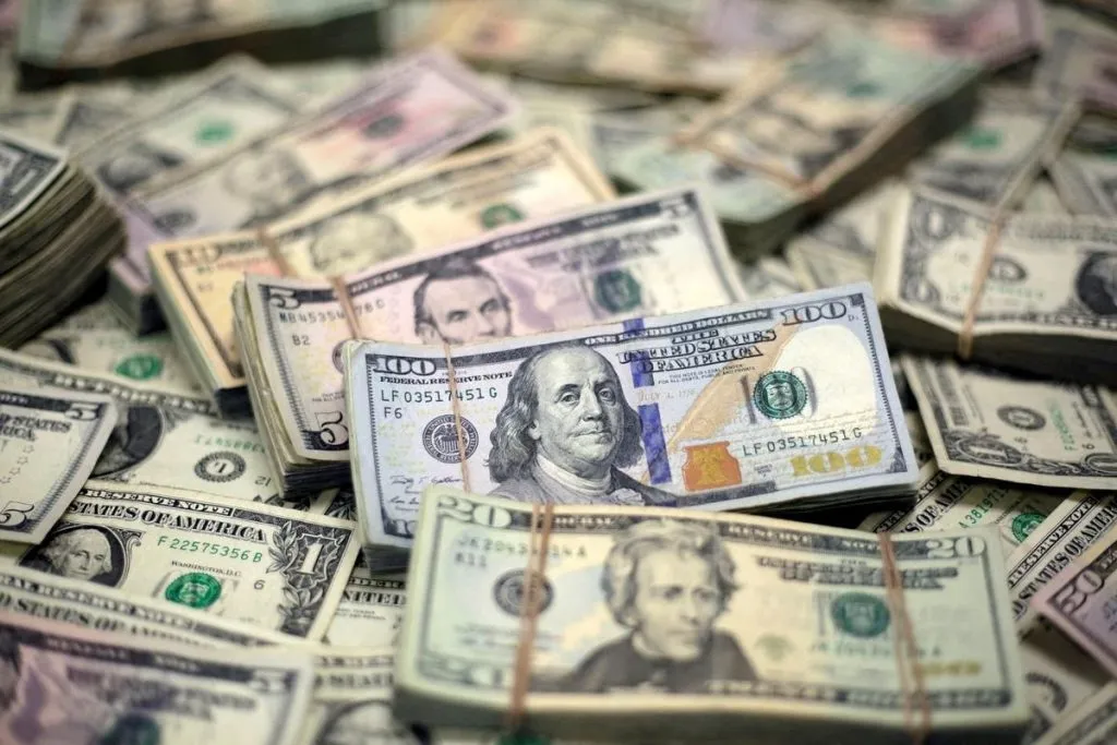 Foreign exchange reserves fall by $8.478 billion