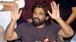 ‘पुष्पा २’ फेम अल्लु अर्जूनची चेंगराचेंगरी प्रकरणी चौकशी सुरू 'Pushpa 2' Star Allu Arjun Under Probe for Stampede Incident