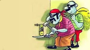 4 men on bike robbed amount tempo police action in gandhinagar