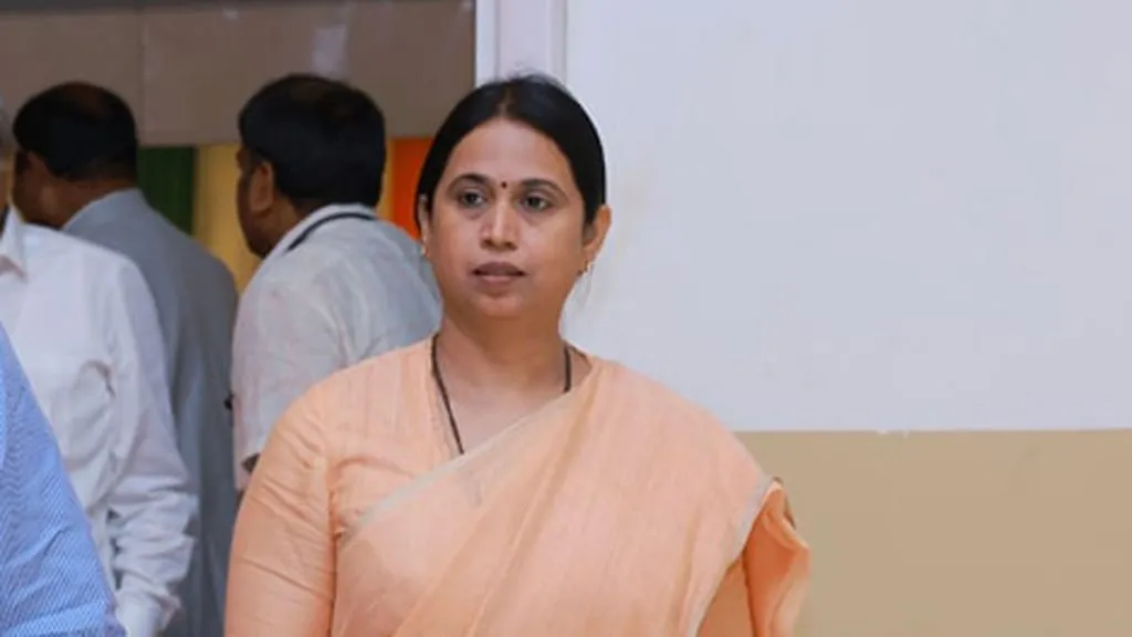 Minister Hebbalkar provides relief to Basrikatti borrower