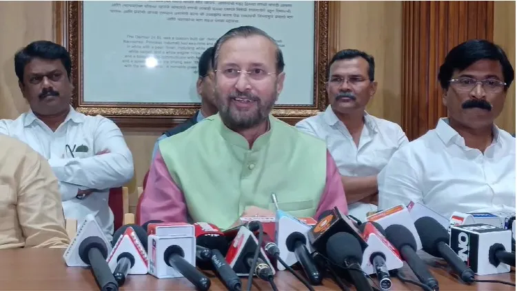 खासदारांचा धक्काबुक्की करत राहुल गांधींची गुंडागर्दी Rahul Gandhi's hooliganism by pushing MPs