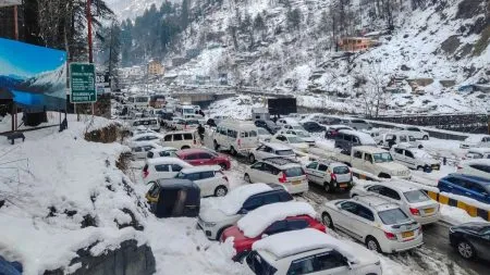 Snowfall in Himachal: 223 roads including 3 highways closed