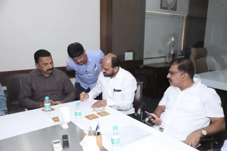 उद्योजकांना कमी दरात वीज देण्यासाठी प्रयत्नशील Efforts are being made to provide electricity to entrepreneurs at low rates