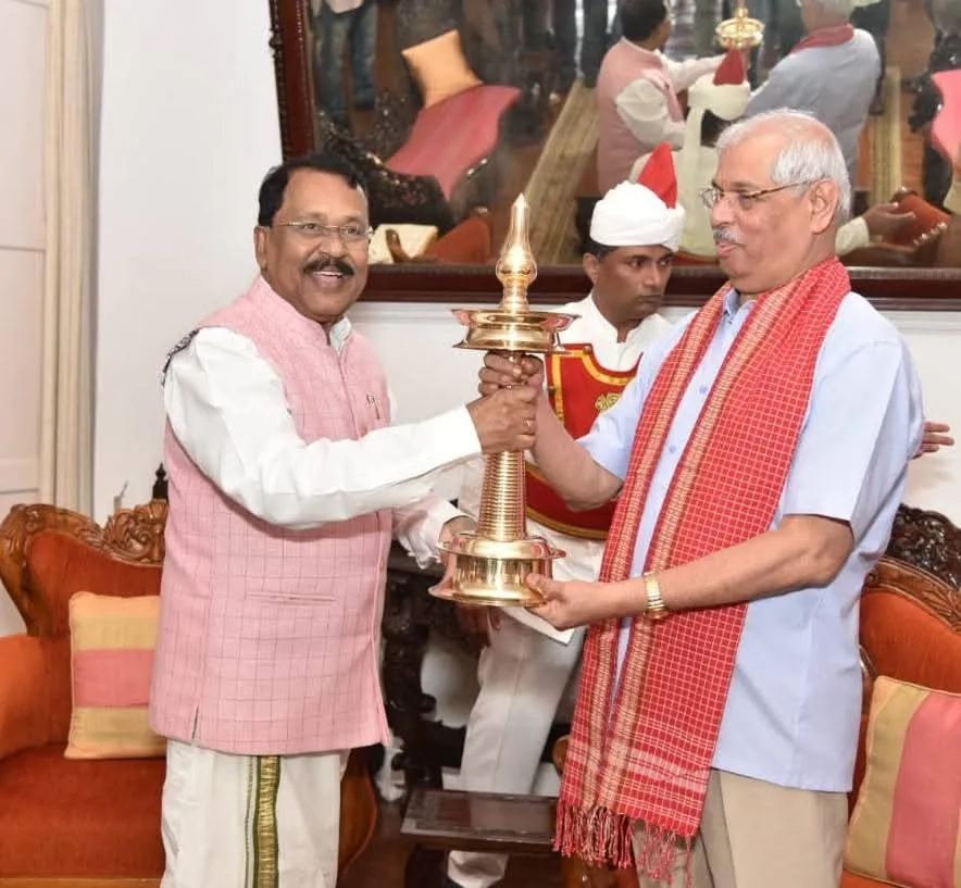 केरळचे राज्यपाल आर्लेकर यांचा गोवा राज्यपालांकडून सन्मान Kerala Governor Arlekar honoured by Goa Governor