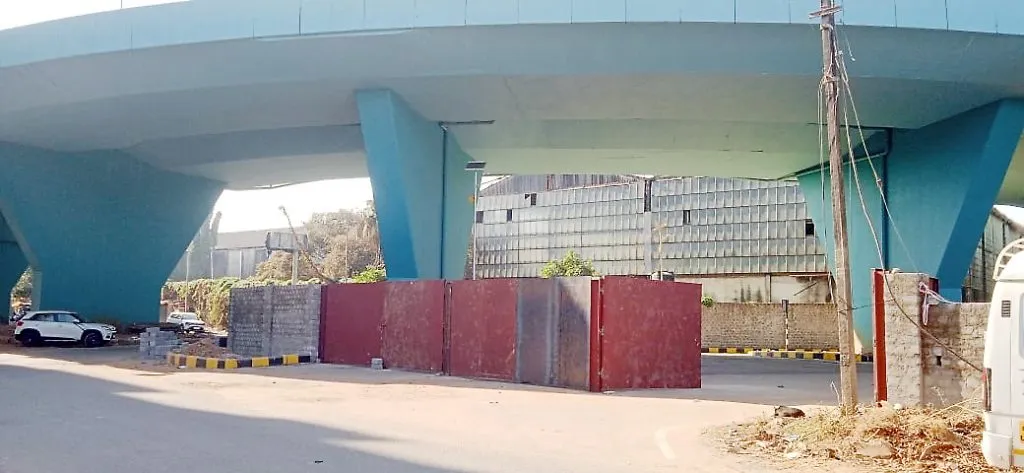 Tension as MPA erects fences on roads connecting to highway