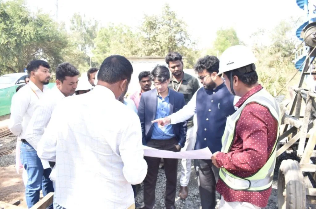 जि. पं. कार्यकारी अधिकारी राहूल शिंदेंकडून खानापूर तालुक्यातील ग्रा. पं.च्या कामांची पाहणी District Panchayat Executive Officer Rahul Shinde inspects the work of Gram Panchayat in Khanapur taluka