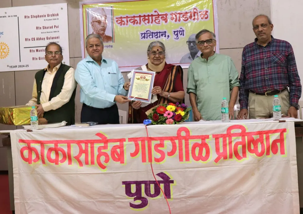 संतांच्या काळापासूनच मराठीला मोठा दर्जा Marathi has had a great status since the time of the saints.