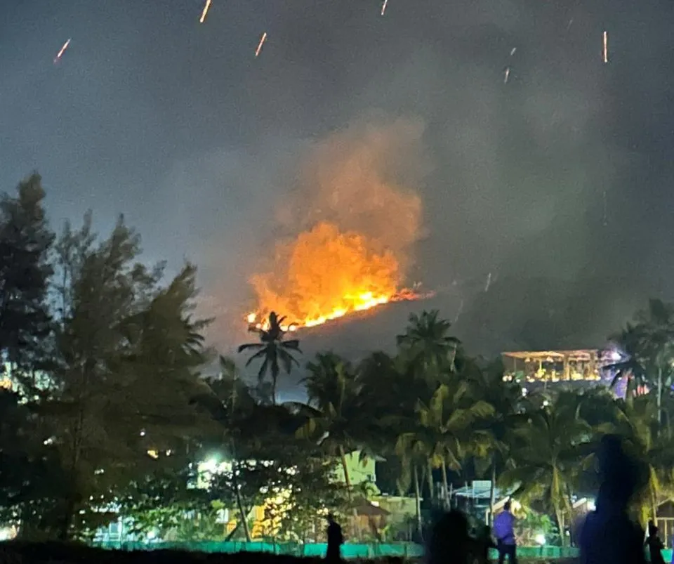 परिश्रांनी फुलवलेली हजारो झाडे खाक Thousands of trees that bloomed in the park were burnt down