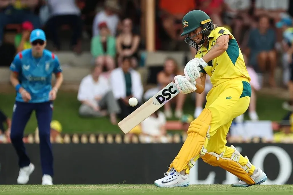 Australian women's team makes winning start