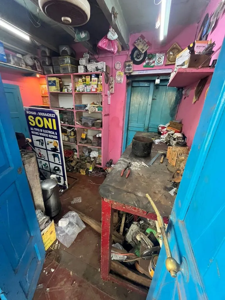 Rs 25,000 stolen from electrical shop in Ganachari Galli