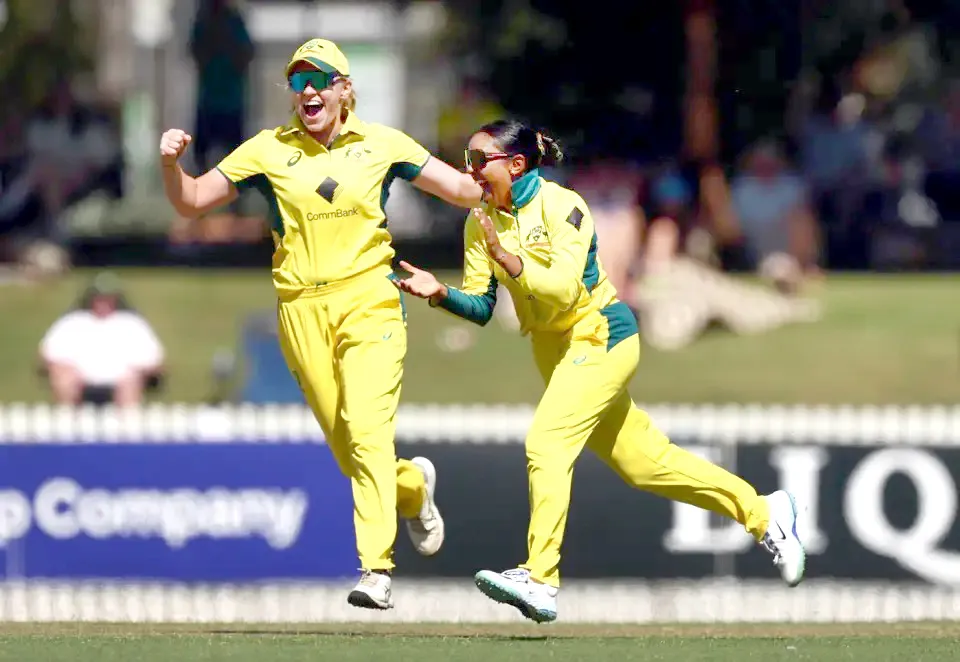 Australian women's team takes series lead