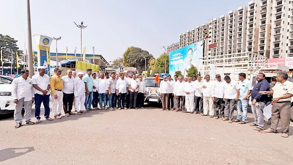 Hundreds of activists participate in the protest, chanting the slogan 'Let's go to Kolhapur'