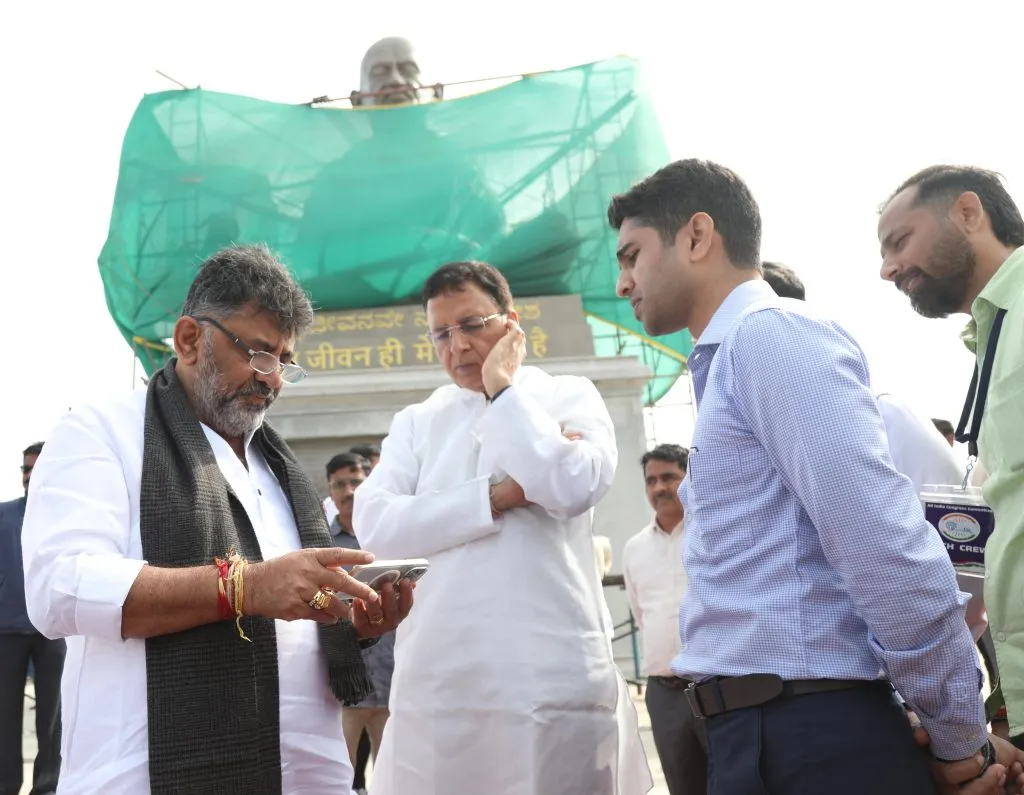 Freedom fighters also invited to unveil Gandhi's statue