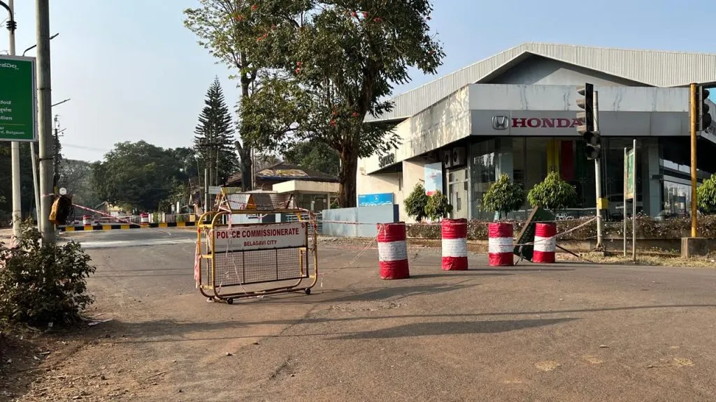 Speed ​​bumps to prevent heavy traffic in the camp