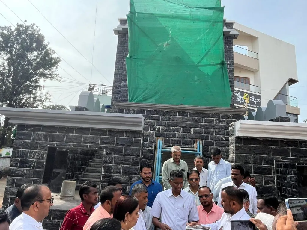 Guardian Minister visits Shivshambhu Tirtha Memorial in Angol