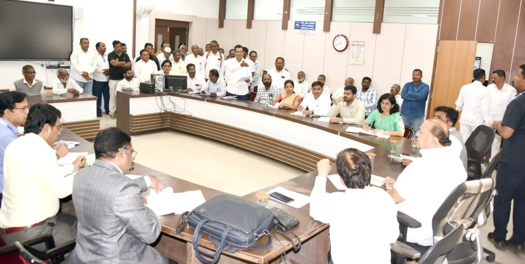 Provide civic amenities to Dudhganga project victims