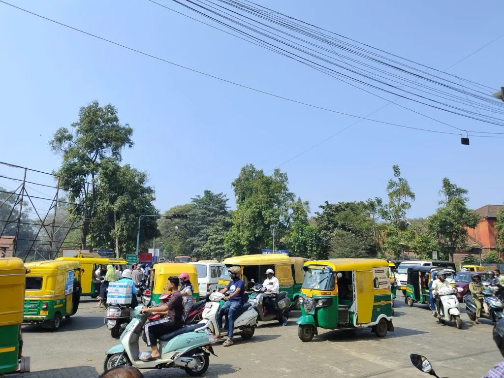 Traffic disrupted near Yande Khoot