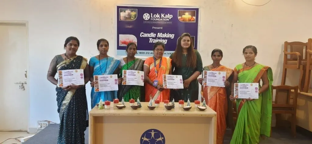 लोककल्पतर्फे महिलांना मेणबत्ती प्रशिक्षण Candle making training for women by Lokkalpa