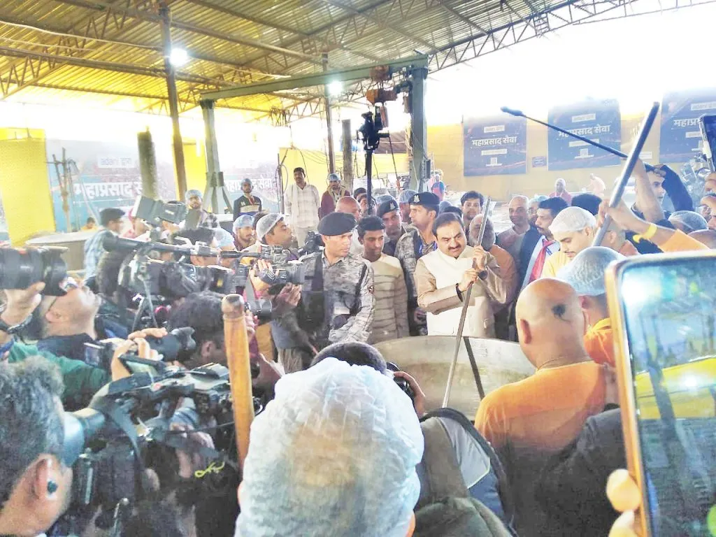 कुंभमेळ्यात रोज 70 हजार भाविकांना महाप्रसाद Mahaprasad is served to 70 thousand devotees every day at Kumbh Mela