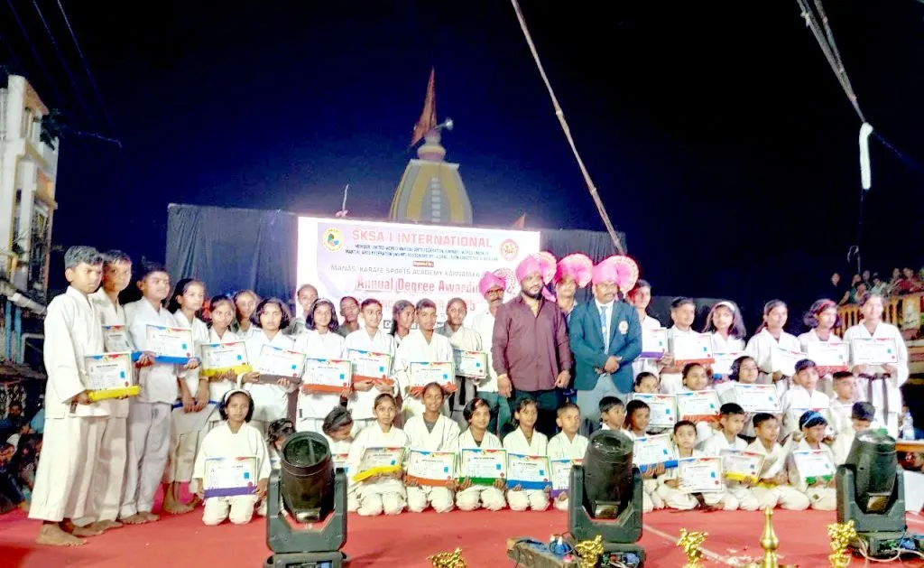 Glory to Manas Akademi's karate players