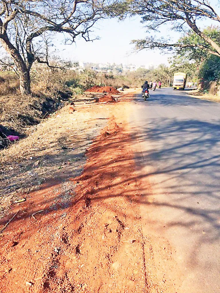 Filling has been done on both sides of the road from Mahatma Gandhi statue to Ganapati temple.
