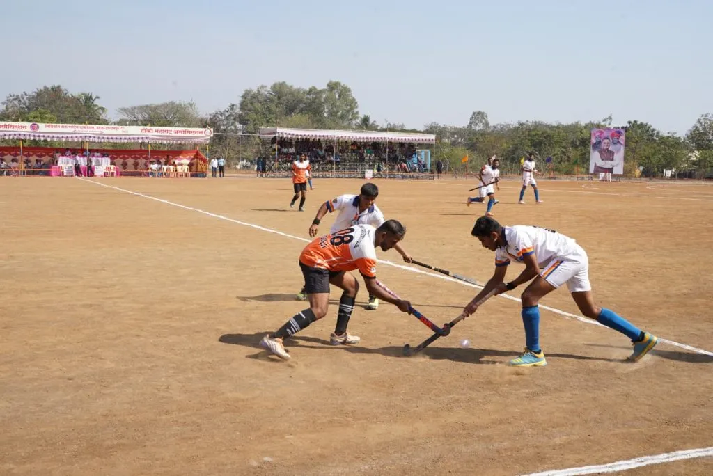 Kolhapur, Phaltan, Mumbai teams start with a win