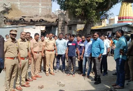 इस्लामपूरमध्ये चाकूने भोसकून तरुणाचा खून Youth stabbed to death in Islampur