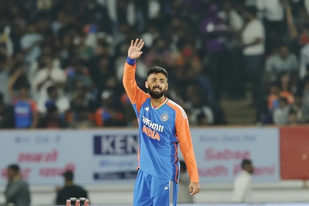 इंग्लंडचा भारतावर 26 धावांनी विजय England beat India by 26 runs