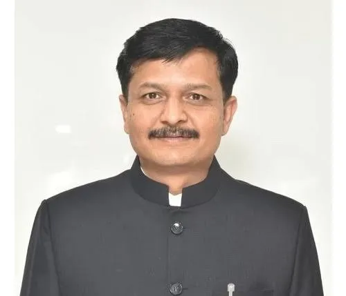 संतोष पाटील साताऱ्याचे नवे जिल्हाधिकारी Santosh Patil is the new District Collector of Satara.