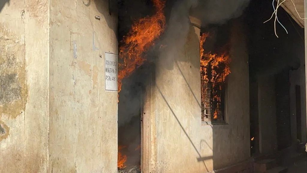 Fire breaks out in old building in Tehsildar office premises