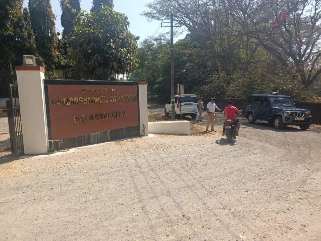 Four people from the Police Commissioner's Office fined for not wearing helmets