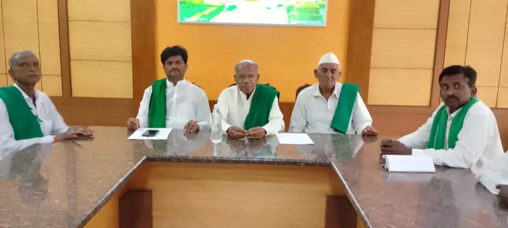 Discussion on various problems of farmers in Chikkabagewadi on 6th