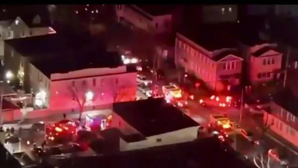 न्यूयॉर्कच्या नाईटक्लबबाहेर गोळीबार Shooting outside New York nightclub