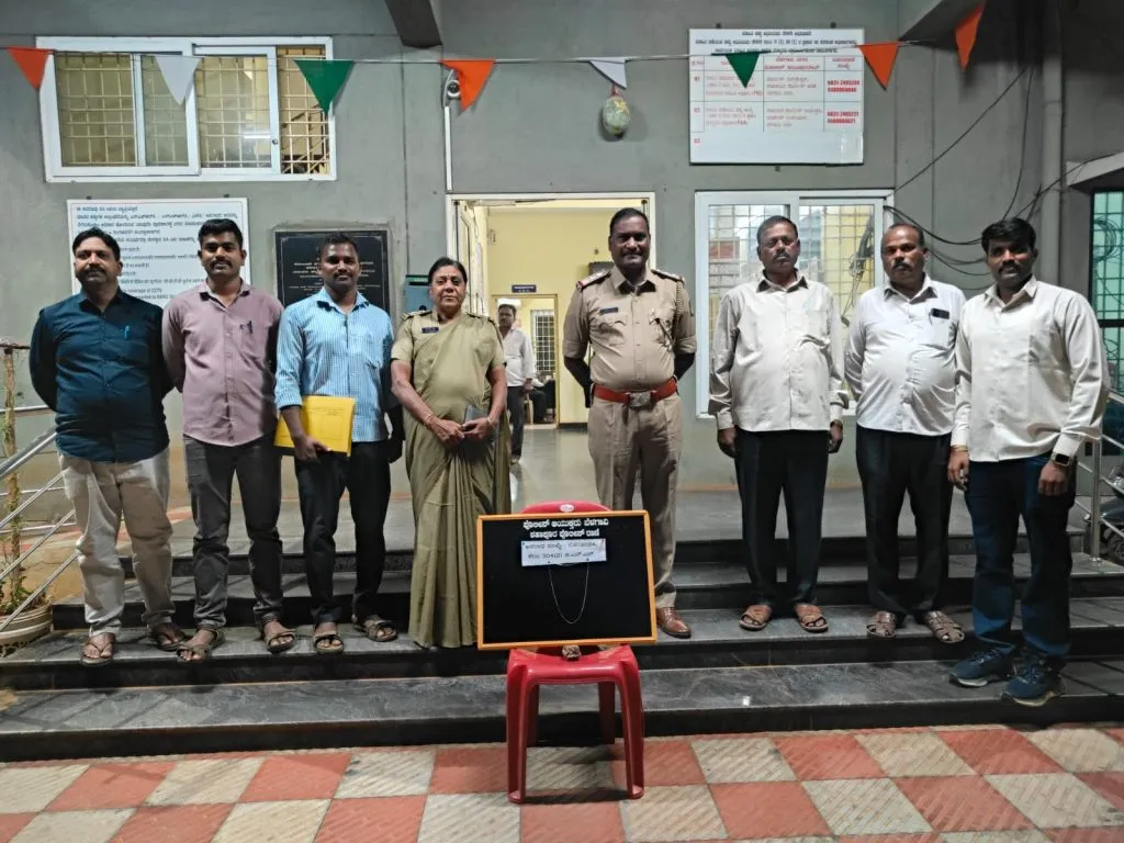 सोनसाखळी लांबविणाऱ्या चोरट्याला अटक Thief arrested for lengthening gold chain