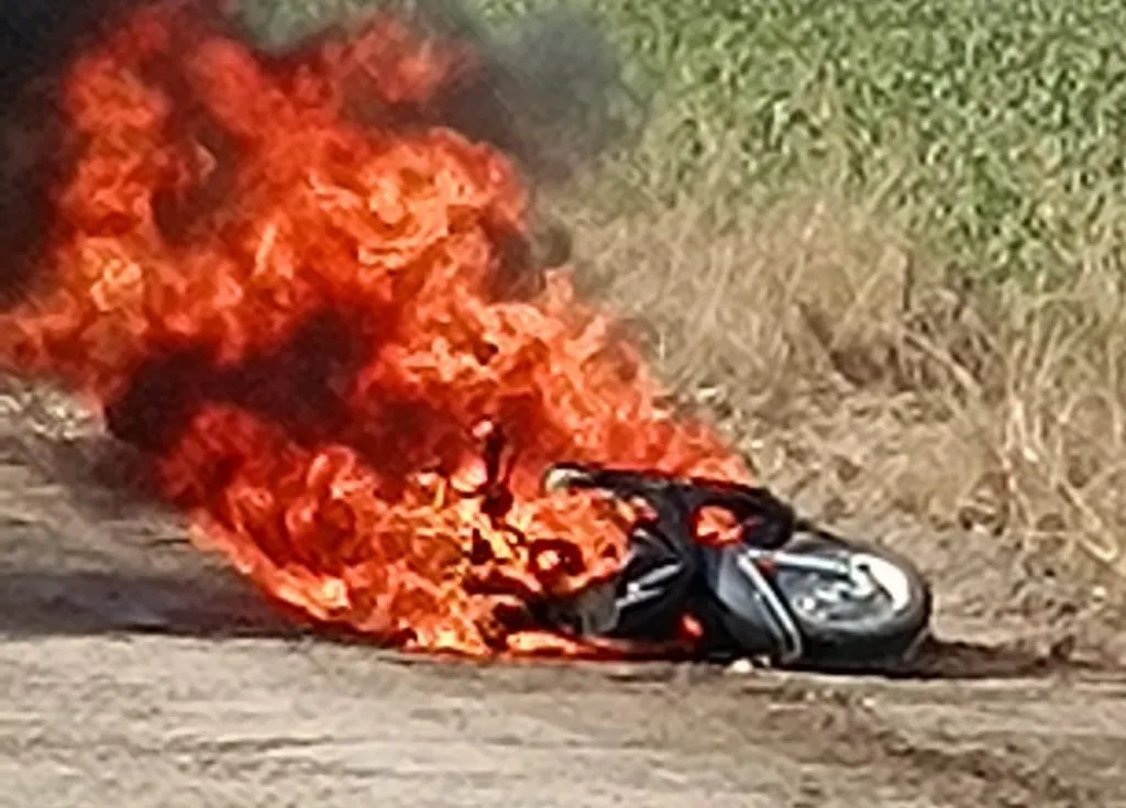Scooty burnt down near Nando