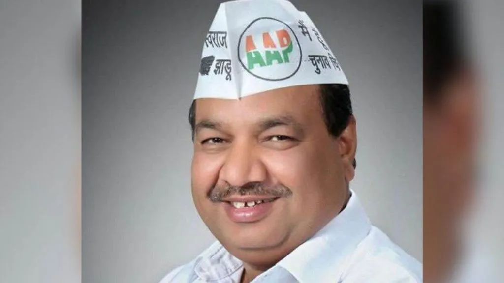 आम आदमी पक्षाला निवडणुकीपूर्वी धक्का AAP suffers setback before elections