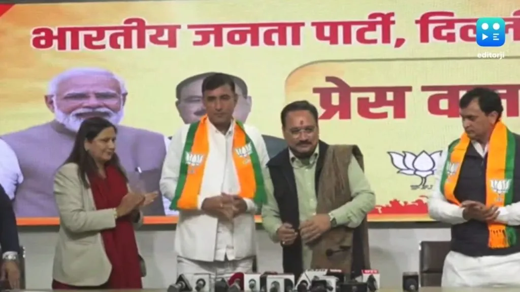 Two corporators quit AAP in Delhi