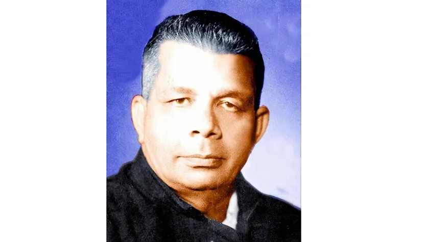 झाले बहु, होतील बहु, परि या सम हाच! It has been many, it will be many, but this is the same!