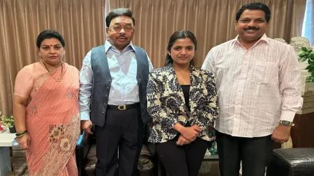 खा .नारायण राणेंनी केले सी.ए तन्वी कदमचे अभिनंदन