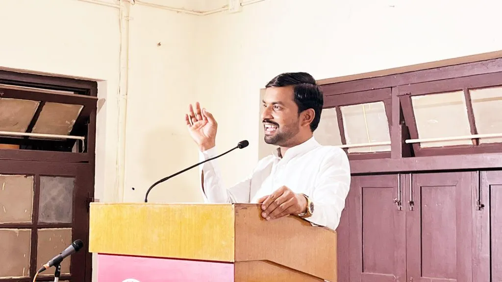 The power of giving direction to society in the thoughts of saints