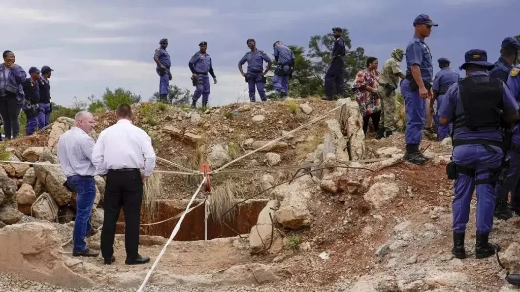 100 workers die in South African mine