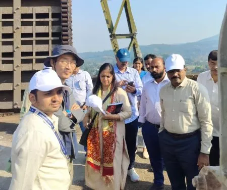 जागतिक बँक प्रतिनिधींकडून राधानगरी धरणाची पाहणी World Bank representatives inspect Radhanagari Dam