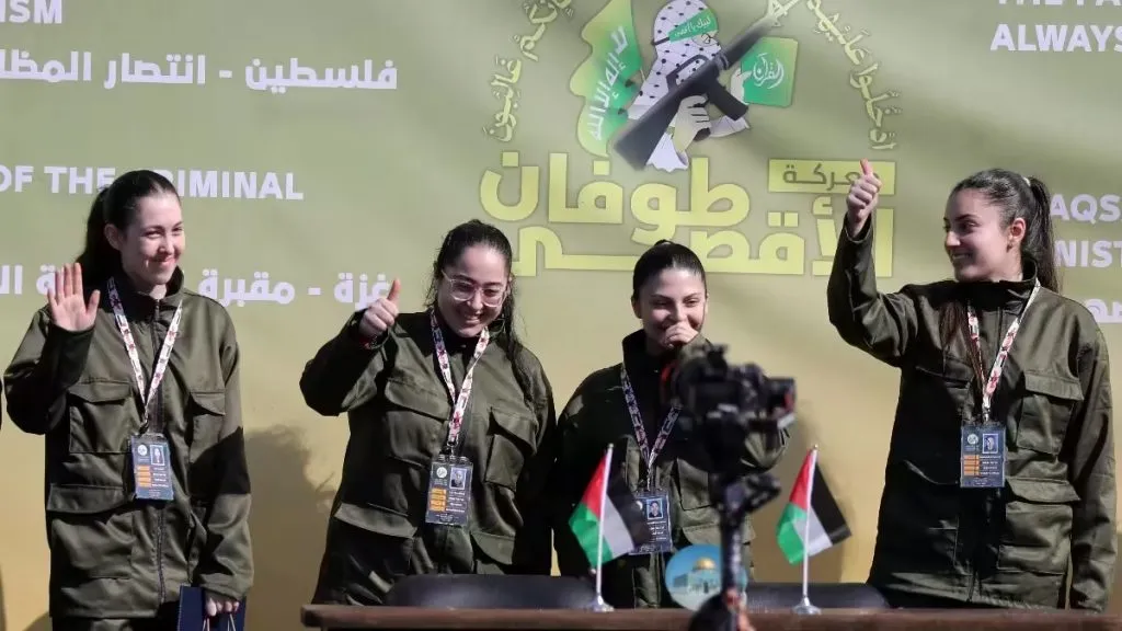 Four Israeli female soldiers released