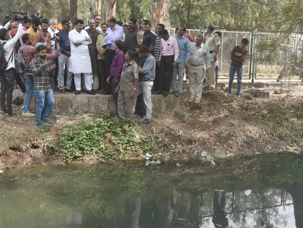 Stop the sewage in Rankala by building an earthen dam