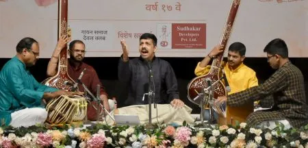 Classical singing enlivens the evening for the audience