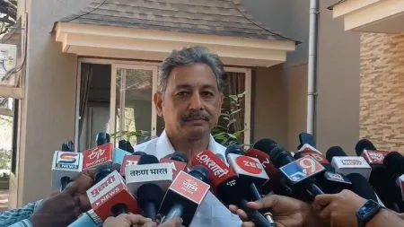 ‘मंत्रीपदाचा एवढा गोडवा धनंजय मुंडेंना का आहे’ संभाजीराजे छत्रपती Why Dhananjay Munde Clings to Ministerial Post? - Sambhajiraje