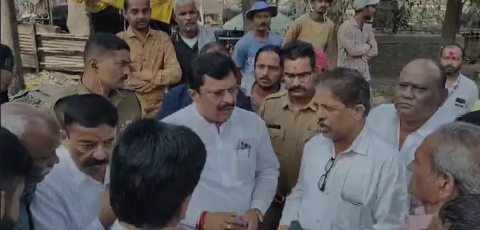 Submit a proposal for the rehabilitation of hawkers in CPR immediately: MLA Kshirsagar