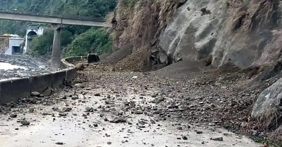 Taiwan shaken by earthquake tremors