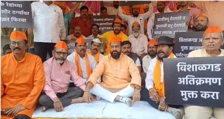 ..तर विशाळगडावरील दर्ग्याची बाबरी करू हिंदुत्ववादी संघटना आक्रमक Hindutva Groups Threaten Action on Vishalgad Dargah