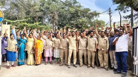 Adani Go Back... Mahavitaran employees are aggressive